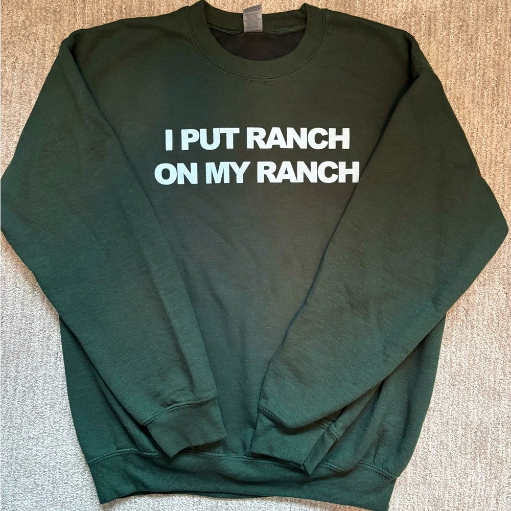 Gildan Crew Neck Sweatshirt Green Women’s “I PUT RANCH ON MY RANCH” Size M